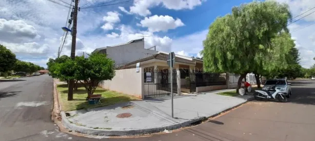 Casa com 2 Quartos para alugar, 100m² no Jardim Diamante, Maringá