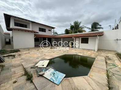 Casa com 3 Quartos à venda, 400m² no Custódio Pereira, Uberlândia