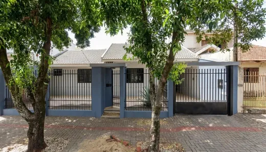Casa com 3 Quartos para alugar, 159m² no Parque Residencial Tuiuti, Maringá