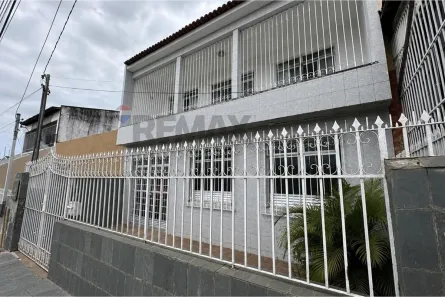 Casa com 3 Quartos à venda, 200m² no Getúlio Vargas, Aracaju