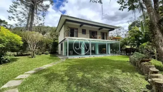 Casa com 3 Quartos à venda, 395m² no Carangola, Petrópolis