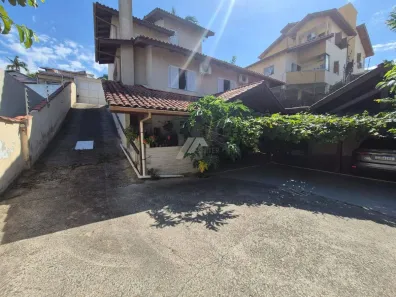 Casa com 3 Quartos para alugar, 235m² no Trindade, Florianópolis