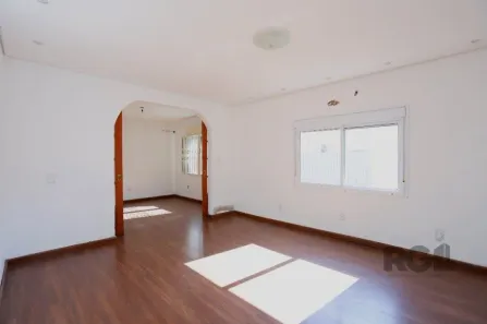 Casa com 3 Quartos à venda, 200m² no Passo da Areia, Porto Alegre