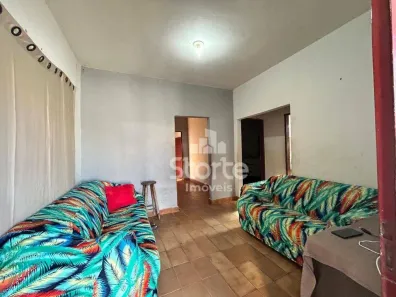 Casa com 2 Quartos à venda, 100m² no Planalto, Uberlândia