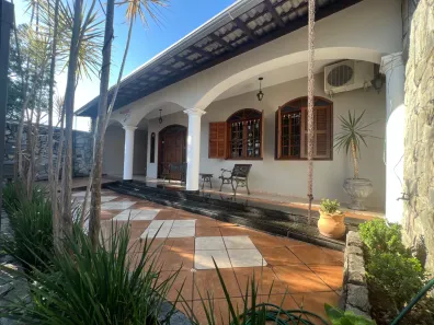 Casa com 4 Quartos à venda, 247m² no Santa Helena, Juiz de Fora