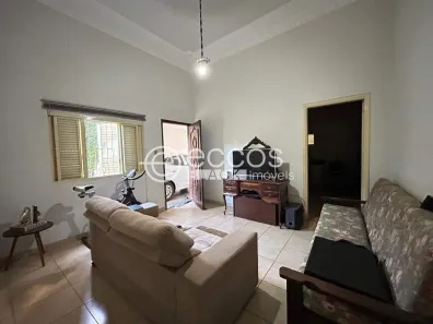 Casa com 3 Quartos à venda, 200m² no Centro, Uberlândia