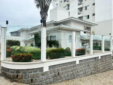 Casa com 3 Quartos à venda, 240m² no Barreiros, São José