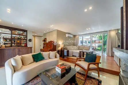 Casa com 3 Quartos à venda, 270m² no Boa Vista, Porto Alegre