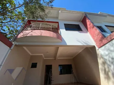 Sobrado com 3 Quartos para alugar, 202m² no Recanto Tropical, Cascavel