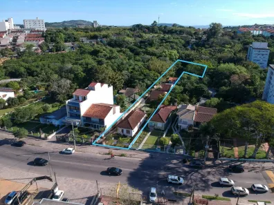 Casa com 3 Quartos à venda, 350m² no Vila Nova, Porto Alegre
