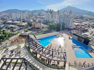 Apartamento com 2 Quartos para alugar, 70m² no Praia do Estaleiro, Balneário Camboriú