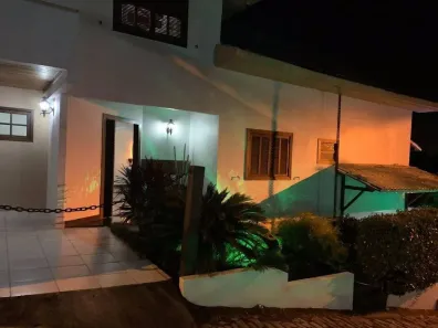 Casa de Condomínio com 3 Quartos para alugar, 370m² no Maria Paula, Niterói