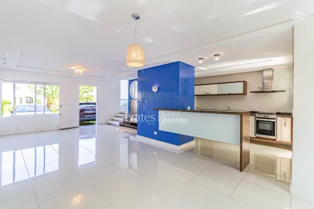 Casa de Condomínio com 3 Quartos para alugar, 154m² no Seminário, Curitiba