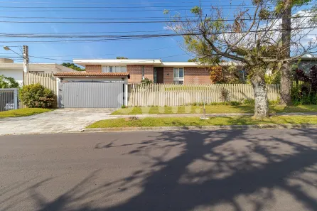 Casa com 4 Quartos à venda, 253m² no São Lourenço, Curitiba