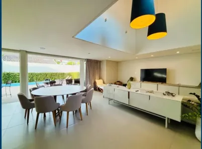 Casa com 4 Quartos à venda, 277m² no Santa Mônica, Florianópolis