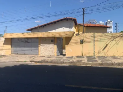 Casa com 3 Quartos para alugar, 900m² no São Cristóvão, Teresina