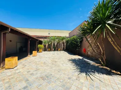 Casa com 3 Quartos à venda, 257m² no Vila Tibério, Ribeirão Preto