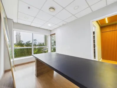 Sala Comercial para alugar, 42m² no Green Valley Alphaville, Barueri