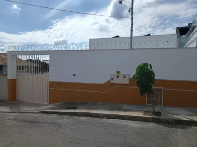 Imóvel Comercial com 6 Quartos para alugar, 400m² no Heliópolis, Belo Horizonte