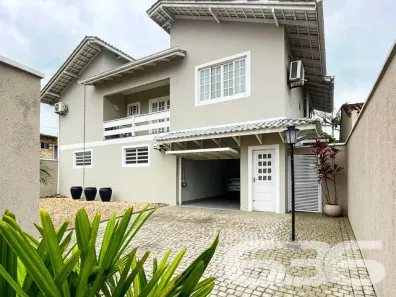 Sobrado com 3 Quartos à venda, 150m² no Iririú, Joinville