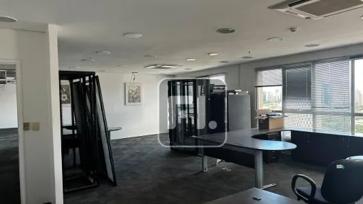 Sala Comercial para alugar, 172m² no Sítio Tamboré Alphaville, Barueri