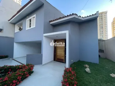 Casa com 3 Quartos à venda, 220m² no Jardim Colina, Uberlândia