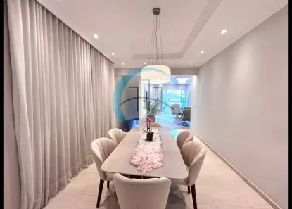 Casa com 3 Quartos à venda, 212m² no Embaré, Santos