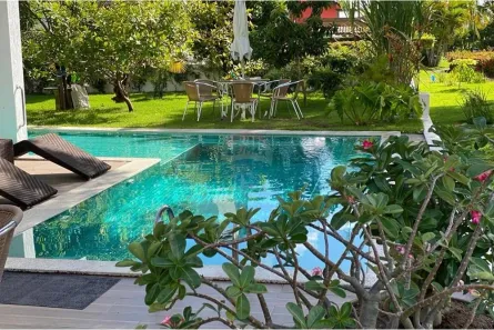Casa de Condomínio com 6 Quartos à venda, 300m² no N. Sra. do Ó, Ipojuca