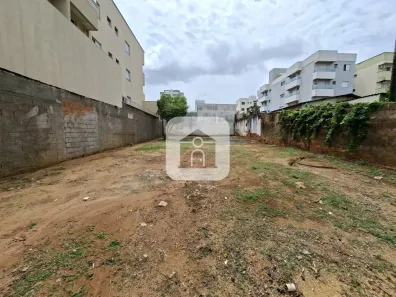 Lote/Terreno para alugar, 360m² no Santa Mônica, Uberlândia