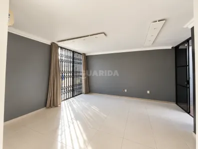 Casa com 2 Quartos para alugar, 150m² no Hípica, Porto Alegre