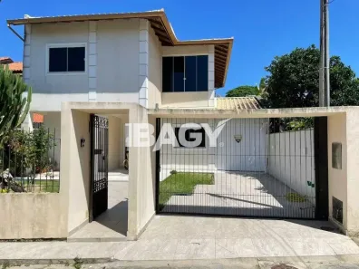 Casa com 4 Quartos para alugar, 220m² no Campeche, Florianópolis