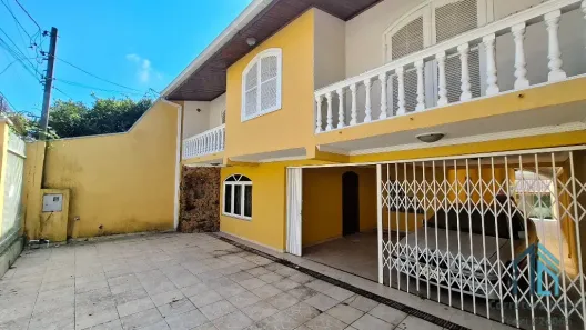 Casa com 4 Quartos à venda, 490m² no Novo Mundo, Curitiba