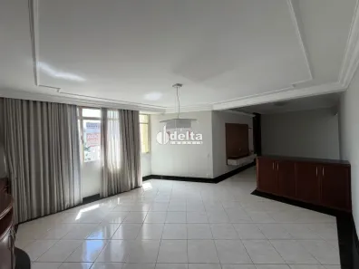 Apartamento com 3 Quartos para alugar, 197m² no Fundinho, Uberlândia