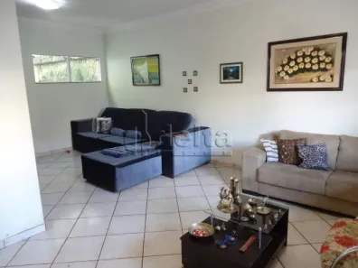 Casa com 3 Quartos à venda, 173m² no Santa Mônica, Uberlândia