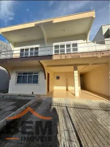 Casa com 5 Quartos para alugar, 230m² no Centro, Balneário Camboriú