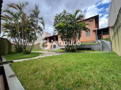 Sobrado com 3 Quartos à venda, 351m² no Lídice, Uberlândia