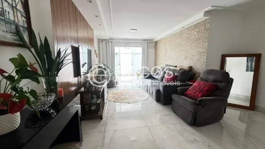 Casa com 3 Quartos à venda, 150m² no Cidade Jardim, Uberlândia