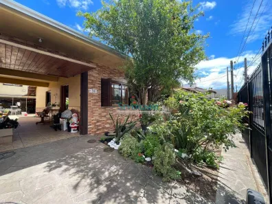 Casa com 4 Quartos à venda, 241m² no Vila Márcia, Cachoeirinha