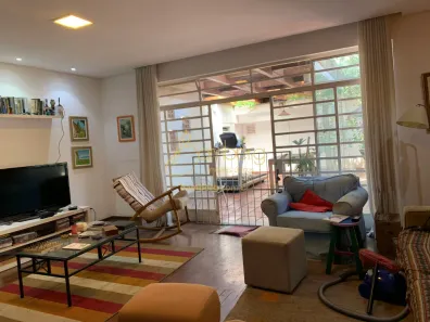 Casa com 3 Quartos à venda, 220m² no Jardim Leonor, São Paulo