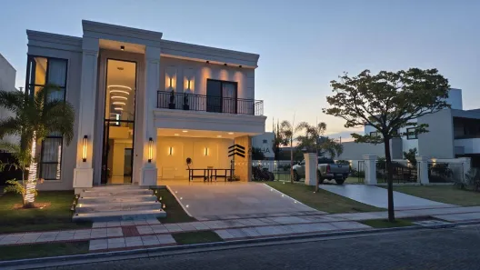 Casa de Condomínio com 5 Quartos à venda, 379m² no Jacuhy, Serra