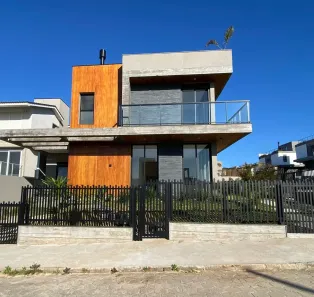 Sobrado com 3 Quartos à venda, 149m² no Ferraz, Garopaba