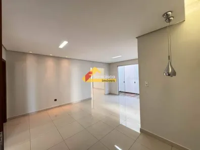 Casa com 4 Quartos para alugar, 224m² no Morada Nova, Divinópolis