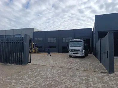 Galpão/Depósito/Armazém para alugar, 750m² no São José, Canoas