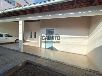 Casa com 3 Quartos à venda, 220m² no Santa Mônica, Uberlândia