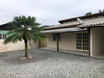 Casa com 2 Quartos para alugar, 80m² no Espinheiros, Itajaí