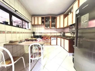 Sobrado com 4 Quartos à venda, 250m² no Centro, Taubaté