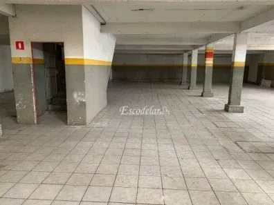 Galpão/Depósito/Armazém à venda, 2400m² no Vila Carbone, São Paulo