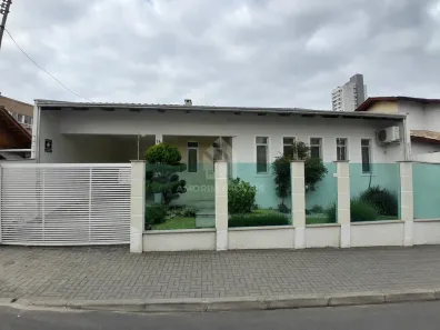 Casa com 2 Quartos para alugar, 198m² no São João, Itajaí