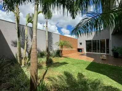 Sobrado com 3 Quartos à venda, 221m² no Pioneiros Catarinenses, Cascavel