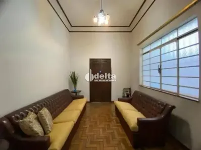 Casa com 4 Quartos à venda, 304m² no Centro, Uberlândia